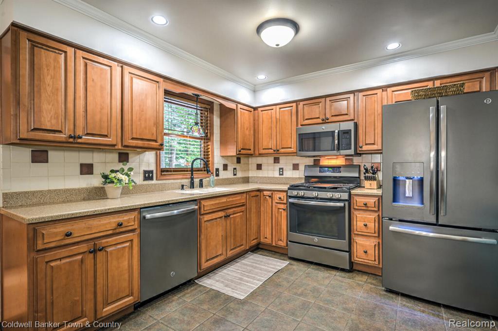 978 Oak Ridge Circle, Brighton, MI 48116 — Photo 15
