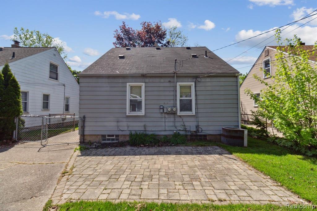 812 N KENWOOD Avenue, Royal Oak, MI 48067 — Photo 44