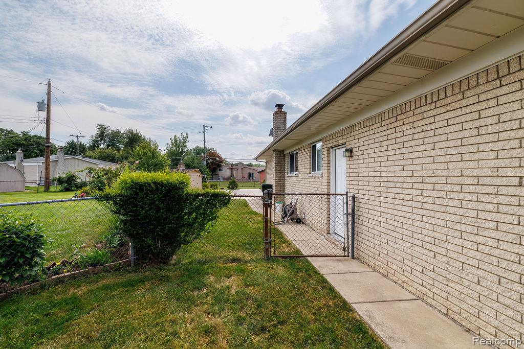 4908 Kadena Court, Sterling Heights, MI 48310 — Photo 6