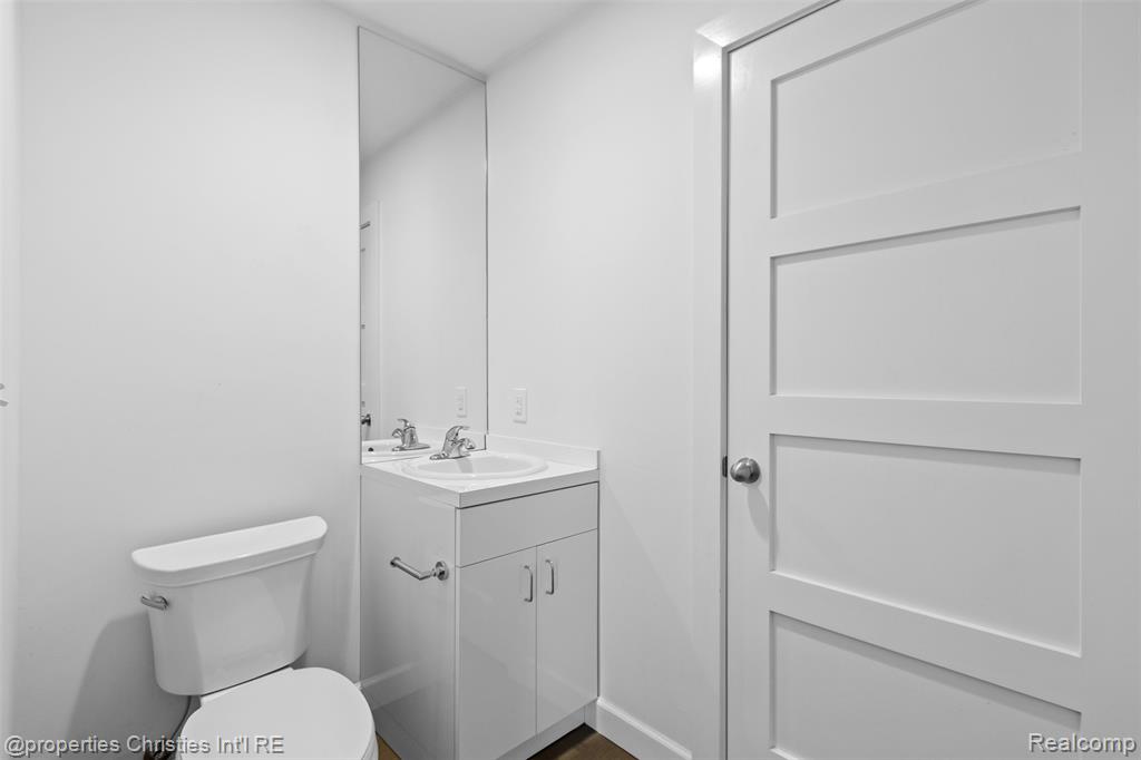 571 Yorkton Lane, Bloomfield Hills, MI 48304 — Photo 23