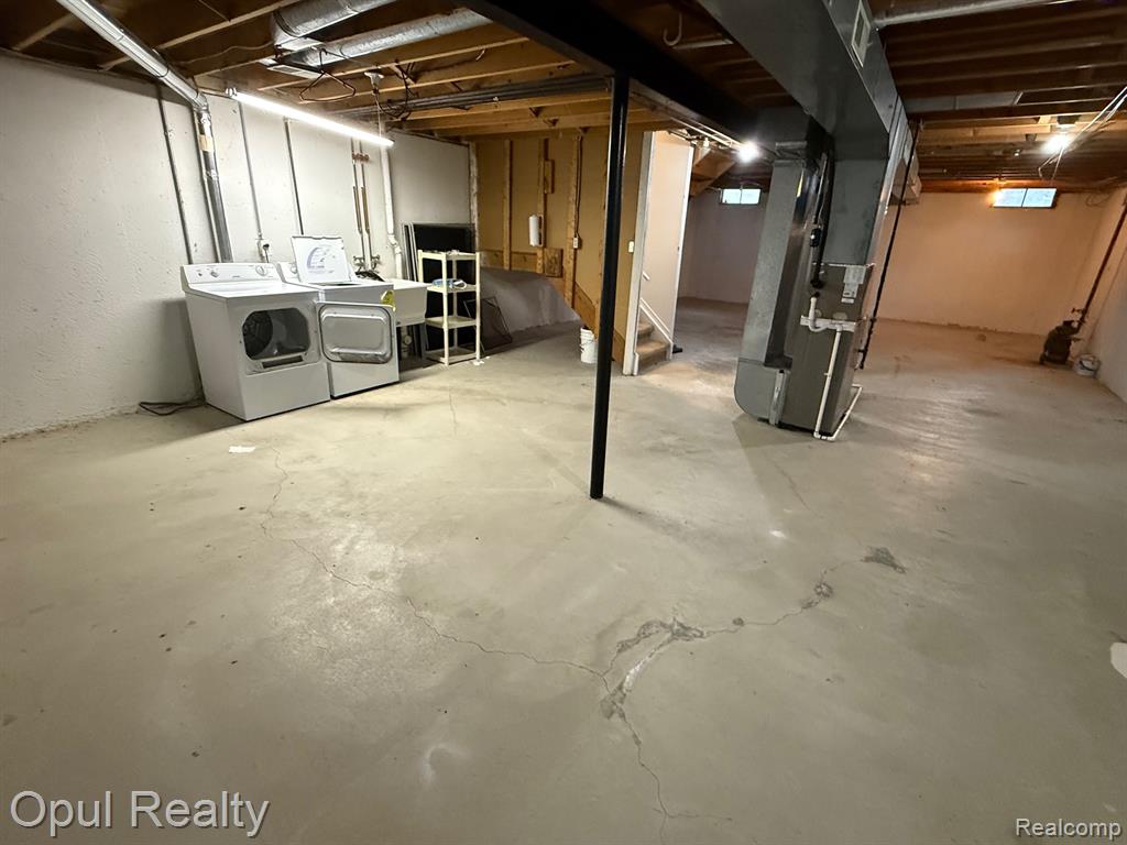24252 Bashian Drive, Novi, MI — Photo 16