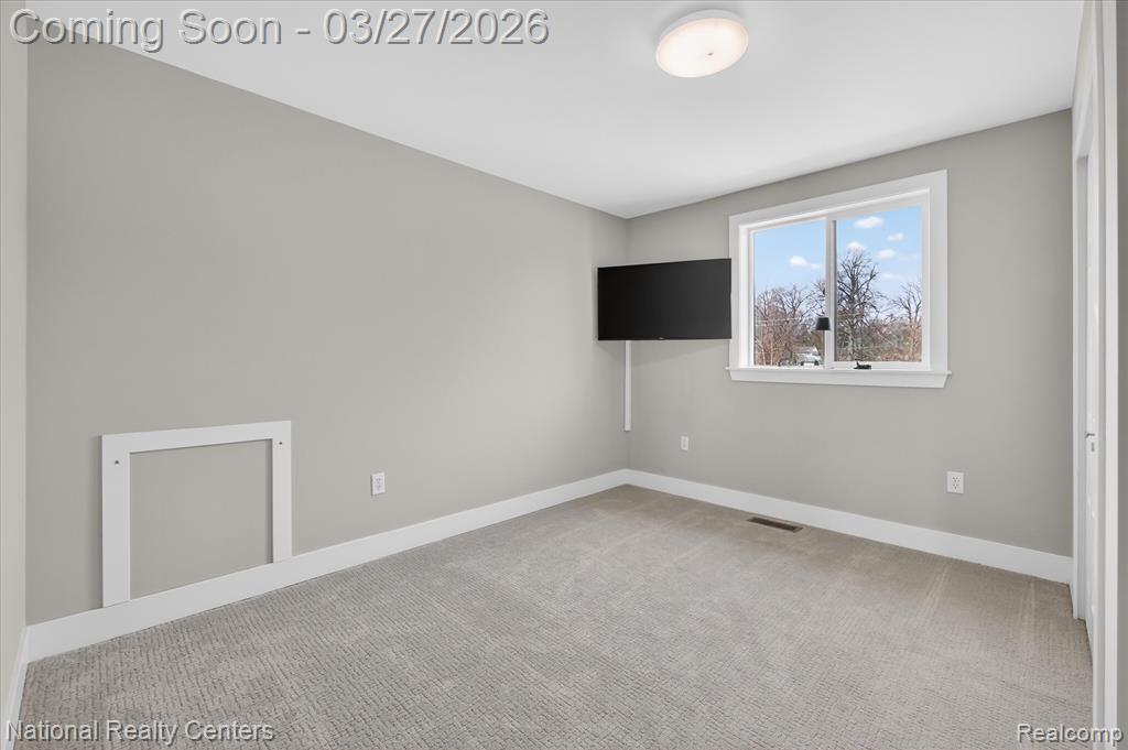 946 Dunreath Street, Wolverine Lake, MI 48390 — Photo 36