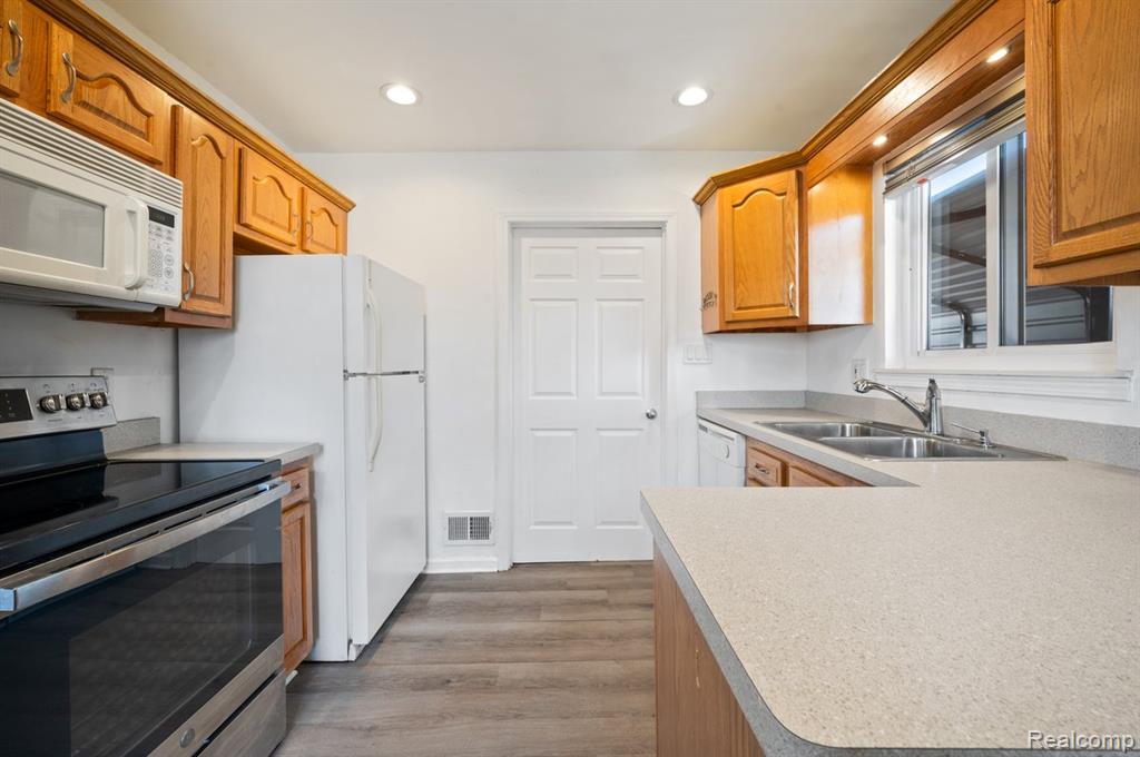 7256 Deering Street, Westland, MI — Photo 11