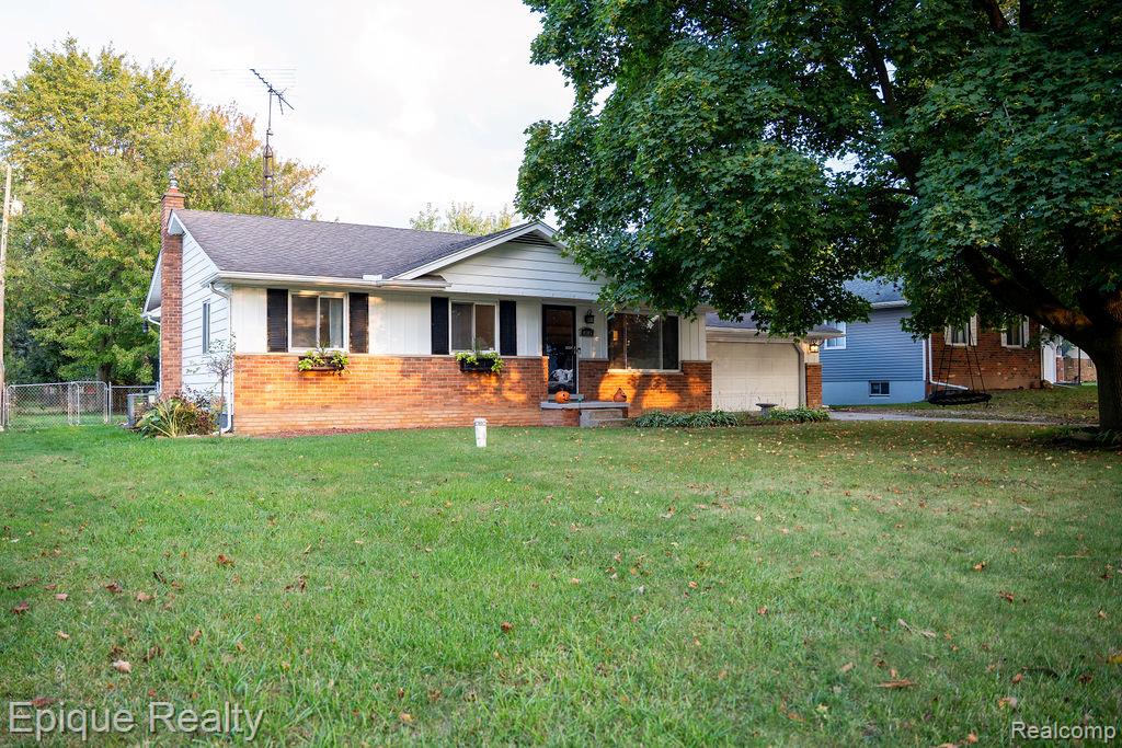 4505 Old Carriage Road, Flint, MI 48507 — front exterior