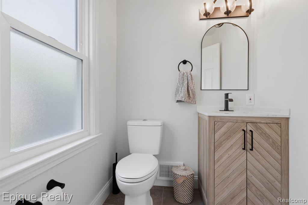 72 N North Shore Drive, Lake Orion, MI 48362 — Photo 19