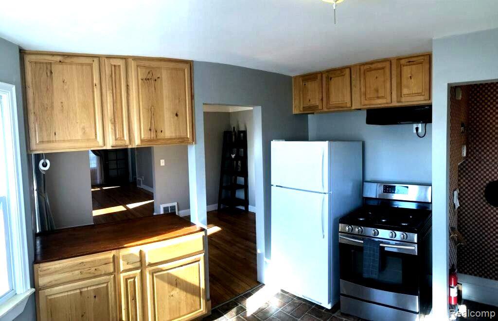 581 ANTOINE Street, Wyandotte, MI 48192 — Photo 21