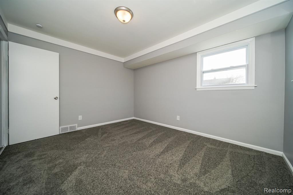 927 CLEOPHUS Parkway, Lincoln Park, MI 48146 — Photo 44