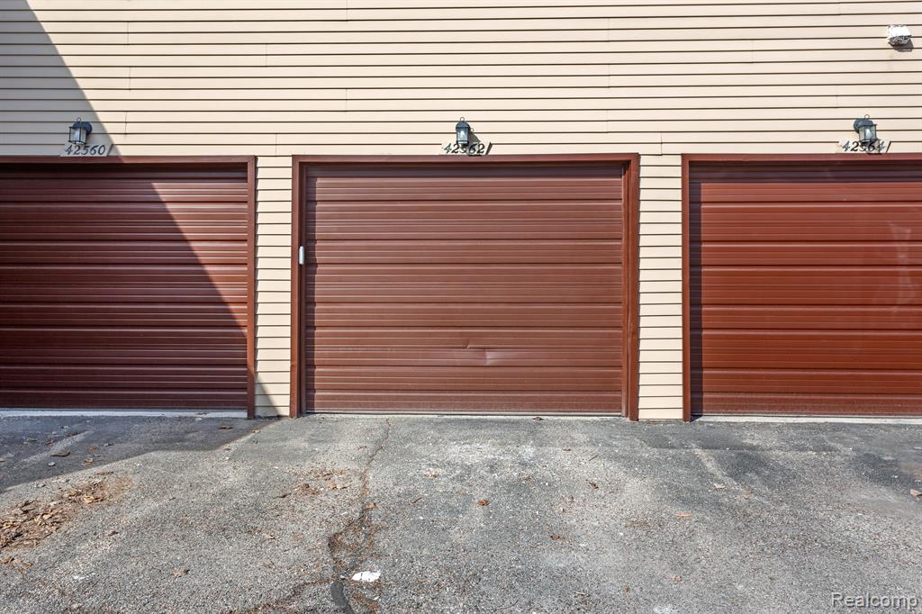 42562 SARATOGA Road, Canton, MI 48187 — Photo 15