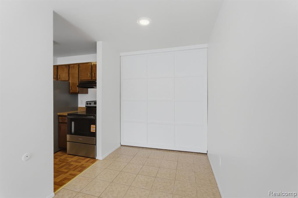 924 Chestnut Hill Drive, F, Auburn Hills, MI 48326 — Photo 5
