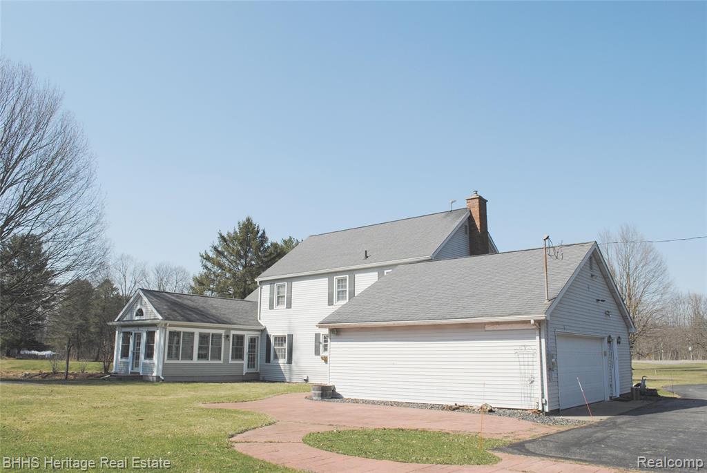 4450 Golf Club Road, Howell, MI 48843 — Photo 8