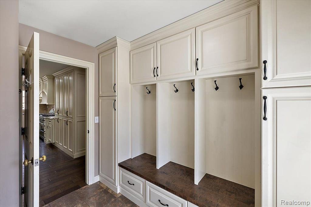 628 BENNINGTON Drive, Bloomfield Hills, MI 48304 — Photo 40