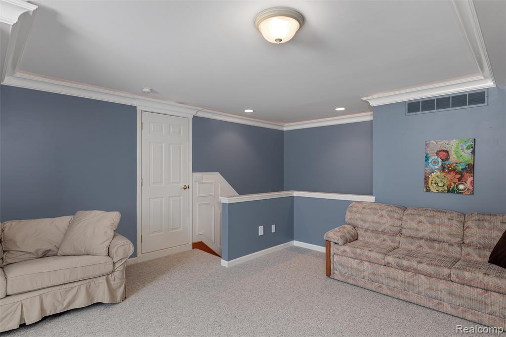 34330 Jefferson Avenue, Harrison Township, MI — Photo 41