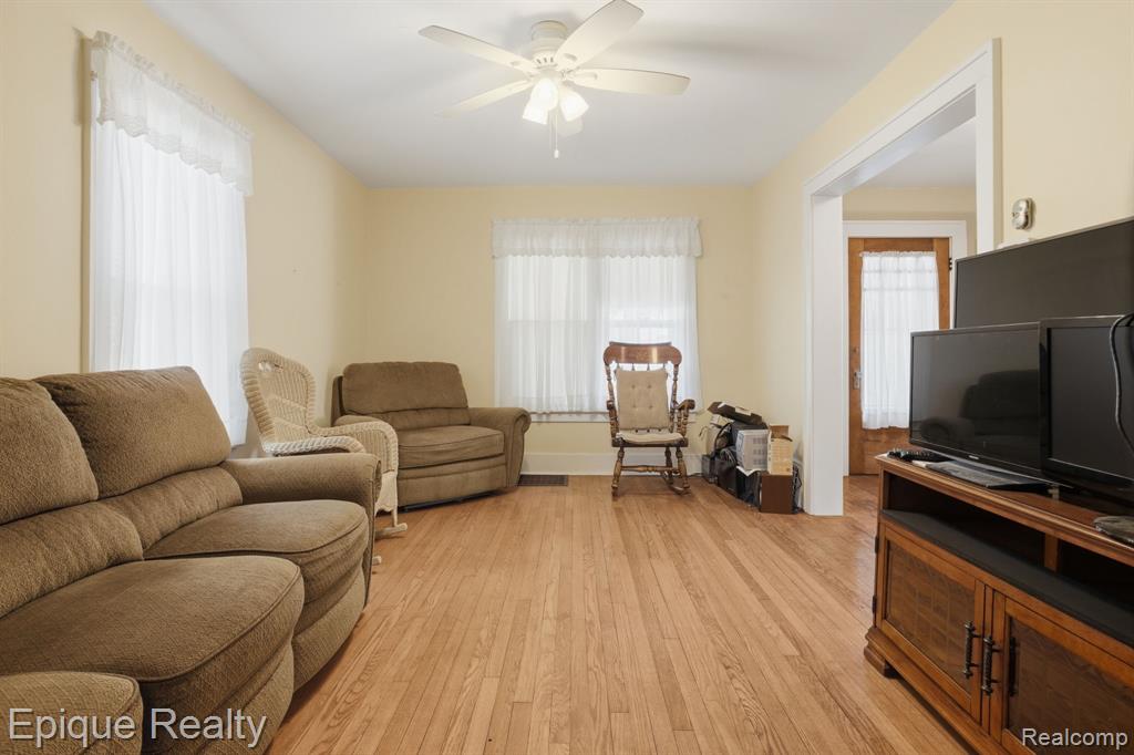 819 Tunnel Street, Port Huron, MI 48060 — Photo 7