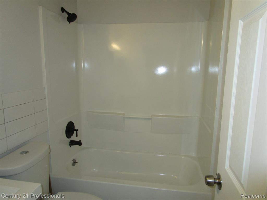 22811 Purdue Avenue, Farmington, MI 48336 — Photo 12