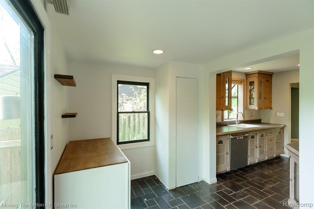 3090 EDGEWOOD Drive, Ann Arbor, MI 48104 — Photo 11