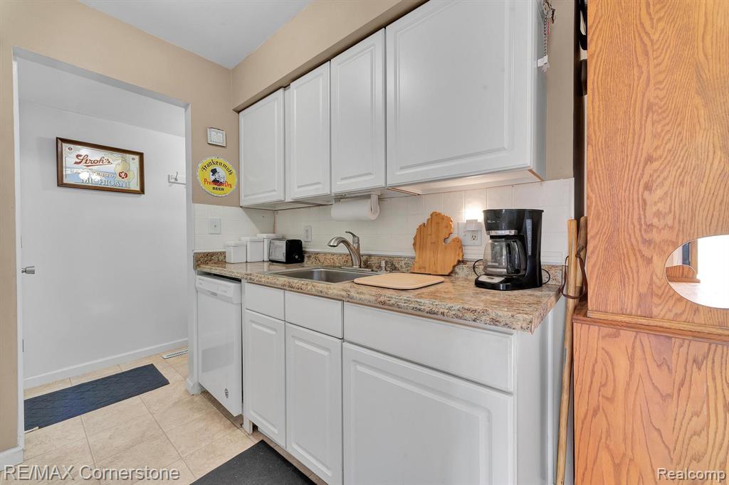 29078 Manchester Street, Westland, MI — Photo 11