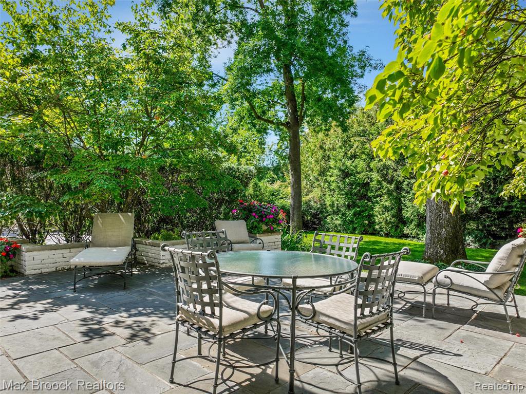 919 W Glengarry Circle, Bloomfield Hills, MI 48301 — Photo 60
