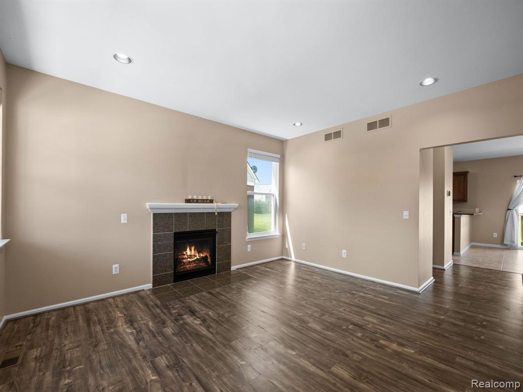 28385 COTTAGE Lane, New Hudson, MI 48165 — Photo 9