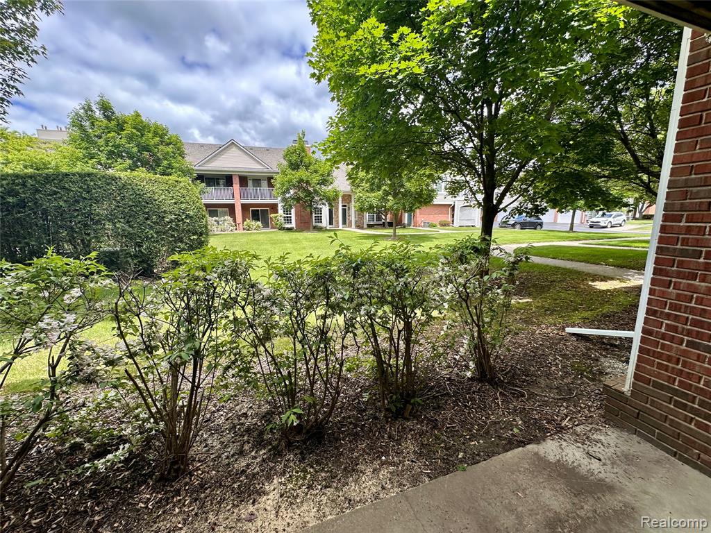5484 Pine Aires Drive, Sterling Heights, MI 48314 — Photo 31