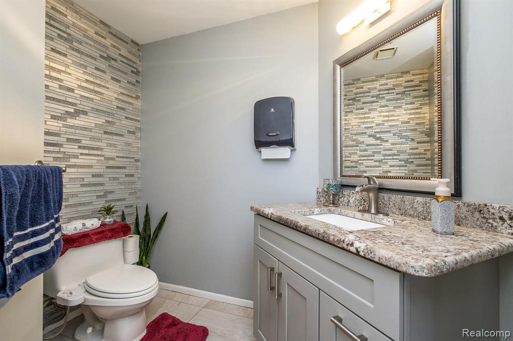 41924 ALDEN Drive, Clinton Twp, MI 48038 — Photo 21
