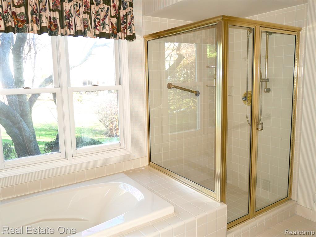 7383 SIMSBURY Drive, West Bloomfield, MI — Photo 26