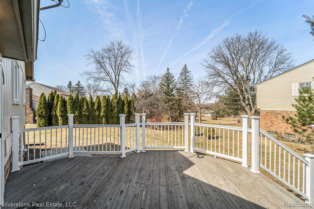 804 DICKSON Lane, Rochester Hills, MI 48307 — Photo 22
