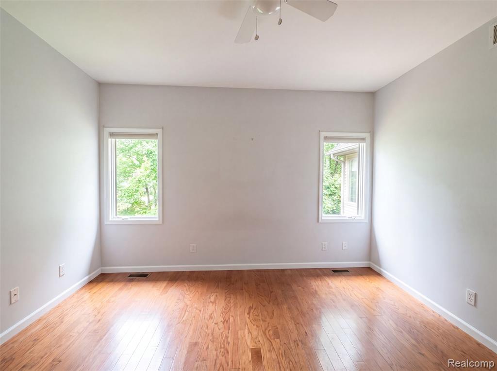1102 Hawthorne, Greenville, MI 48838 — Photo 12