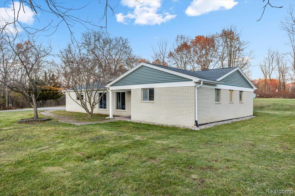 9240 Allen Road, Clarkston, MI 48348 — Photo 8