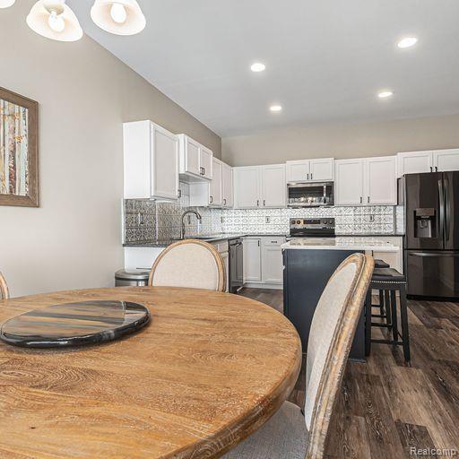 5307 S RIVER Drive, Commerce Twp, MI 48382 — Photo 7
