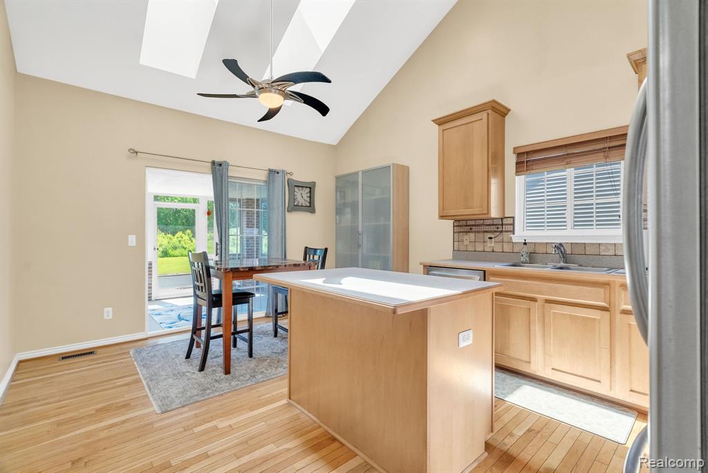 42682 Park Cresent Drive, Sterling Heights, MI 48313 — Photo 13