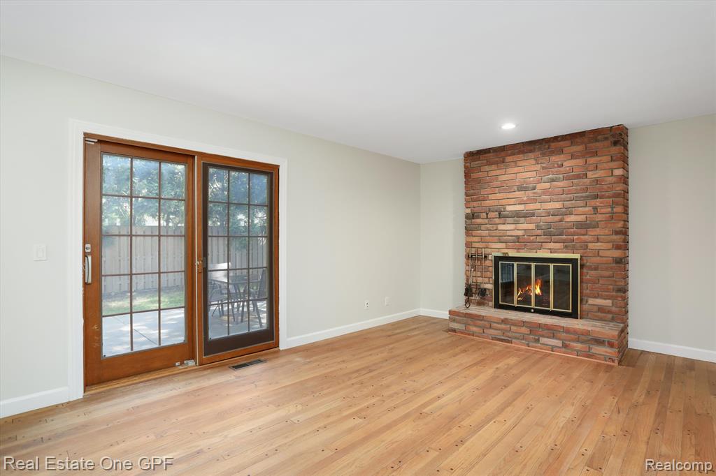 724 S ROSEDALE, Grosse Pointe Woods, MI 48236 — Photo 10