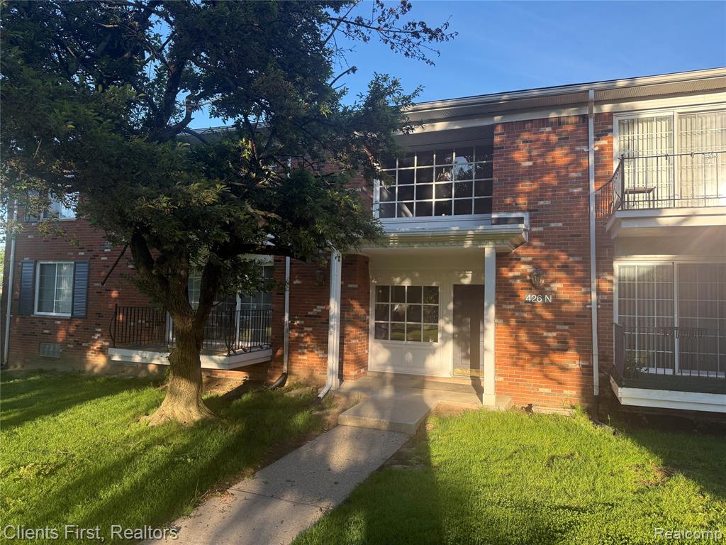 426 Fox Hills Drive N, 8, Bloomfield Hills, MI 48304 — front exterior