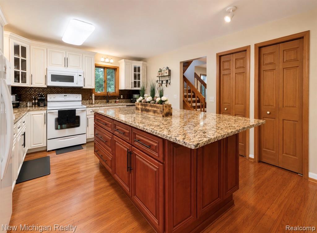 7156 River Road, Flushing, MI 48433 — Photo 8