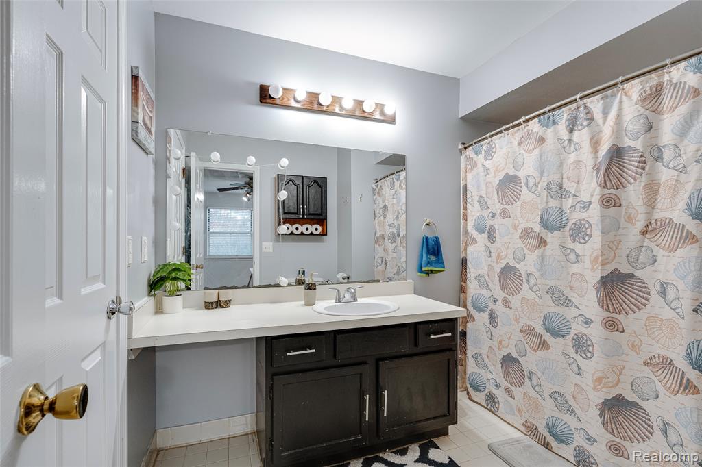 7783 Princeton Court, 56, Westland, MI — Photo 27