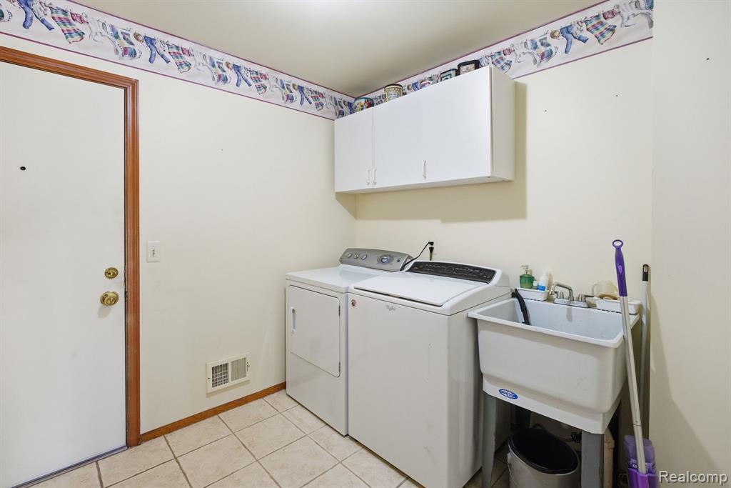 41217 Fortuna Drive E, Clinton Twp, MI 48038 — Photo 13