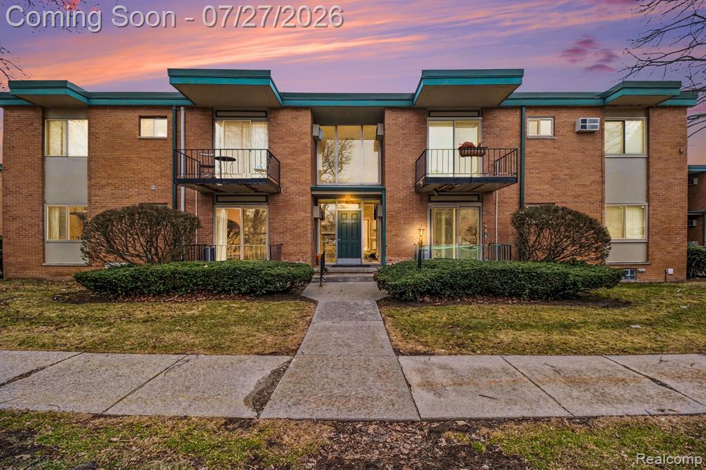 1840 Axtell Drive, 7, Troy, MI 48084