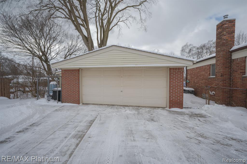 710 MANORDALE Court, Milford, MI 48381 — Photo 3