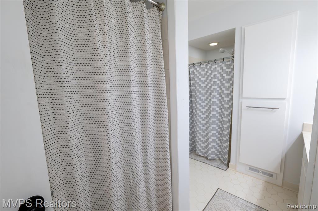 804 S Oak Brook Ridge Drive, 149, Rochester Hills, MI 48307 — Photo 26