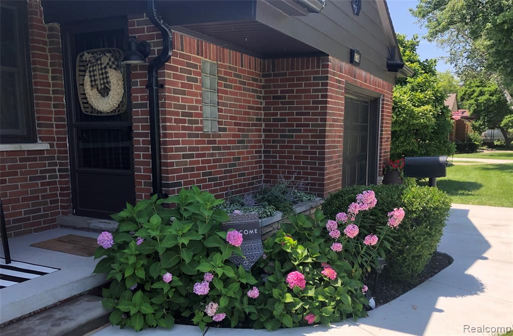 16740 College, Fraser, MI 48026 — Photo 3