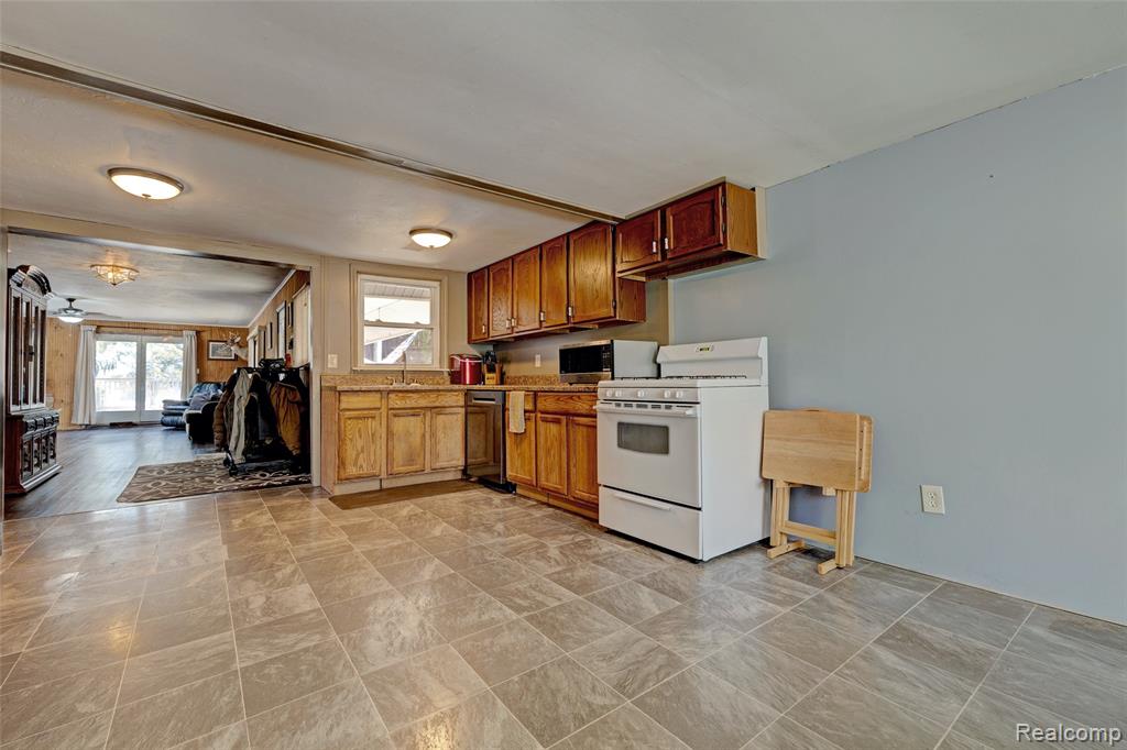 1717 S Sashabaw Road, Ortonville, MI 48462 — Photo 16