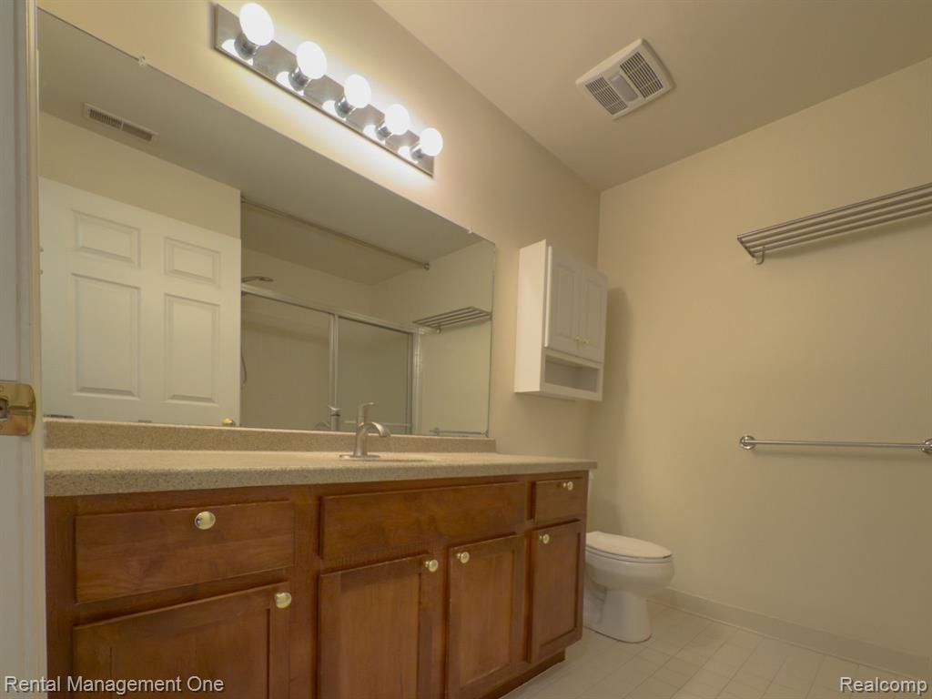 44327 LAKEPOINTE Drive, Sterling Heights, MI 48313 — Photo 24