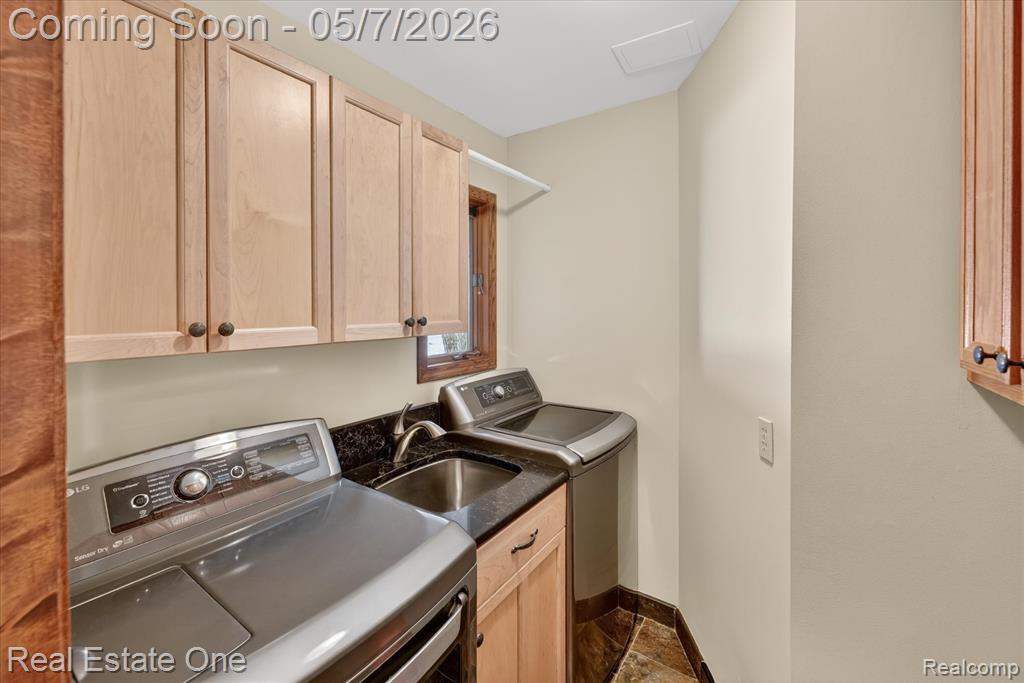 38967 Holsworth Court, Farmington, MI 48331 — Photo 65