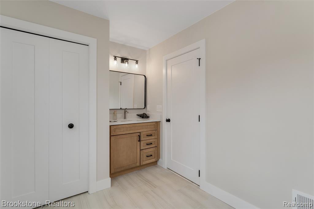 7369 Sweetbriar, West Bloomfield, MI 48324 — Photo 49