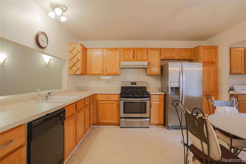 16768 Pearlcreek Court N, Macomb, MI 48042 — Photo 12