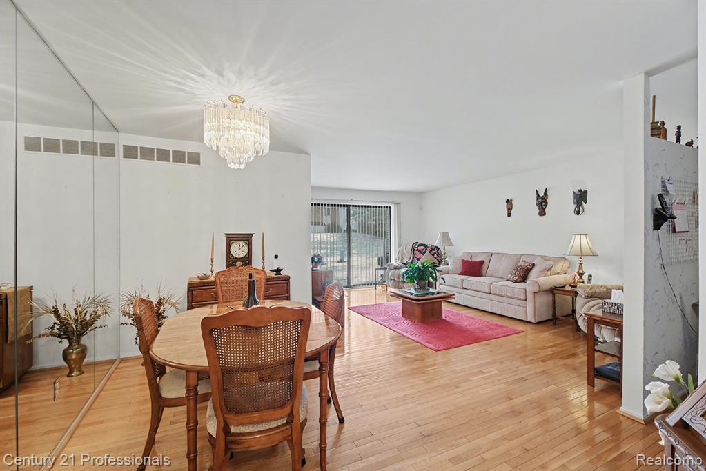 6680 Ridgefield Circle, 102, West Bloomfield, MI — Photo 10