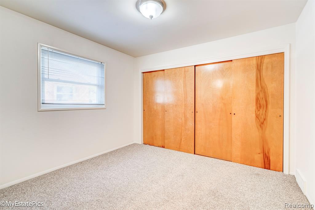8242 RICKIE Lane, Westland, MI — Photo 18