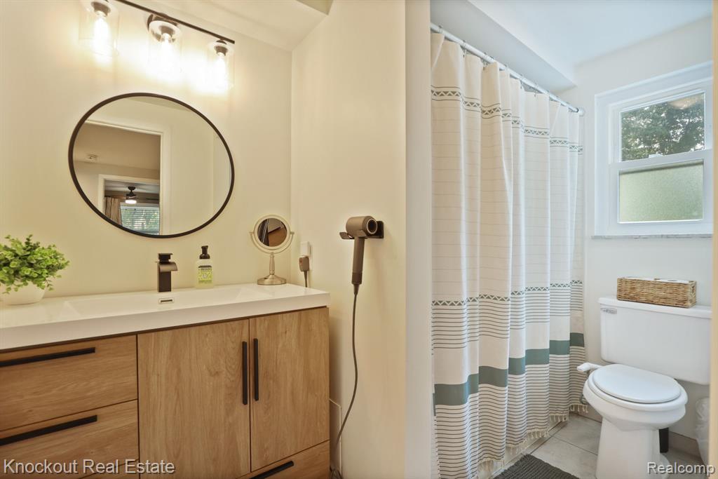 6157 Barker Circle, Waterford, MI 48329 — Photo 32