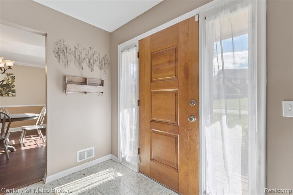 8505 Old Plank Road, Grand Blanc, MI 48439 — Photo 6