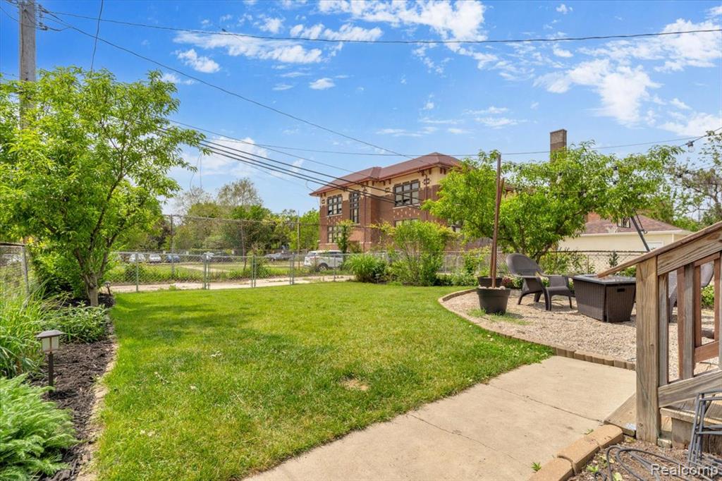3003 Fischer Street, Detroit, MI 48214 — Photo 25