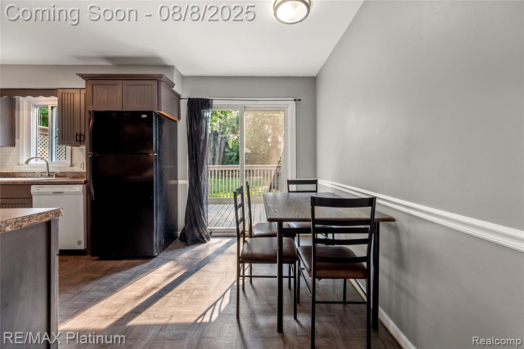708 Elmwood Drive, Fenton, MI 48430 — Photo 11